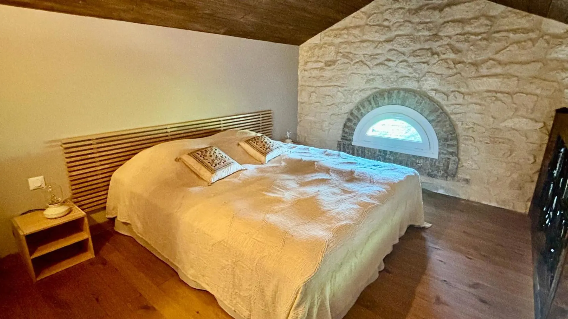 La Cave De Grand Cabane Fourques  0*, Fourques (Gard)