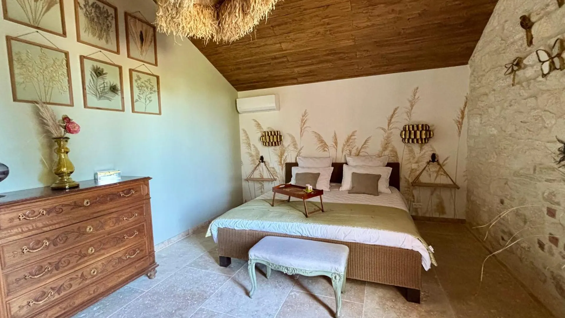 La Cave De Grand Cabane Fourques  Holiday home Fourques (Gard)